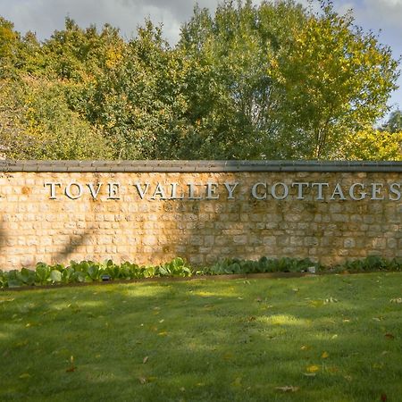 Mole Hole Apartment Towcester Exterior photo